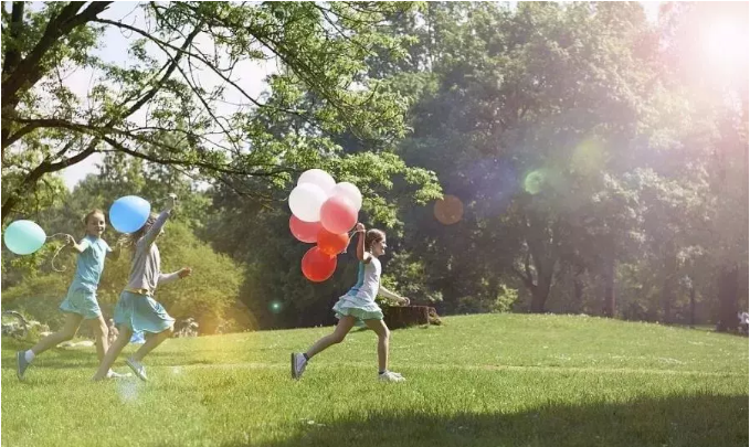 孩子們的童年究竟能有多美？何必想象，點(diǎn)擊即享！